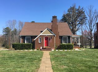 605 W Main St, Pilot Mtn, NC 27041