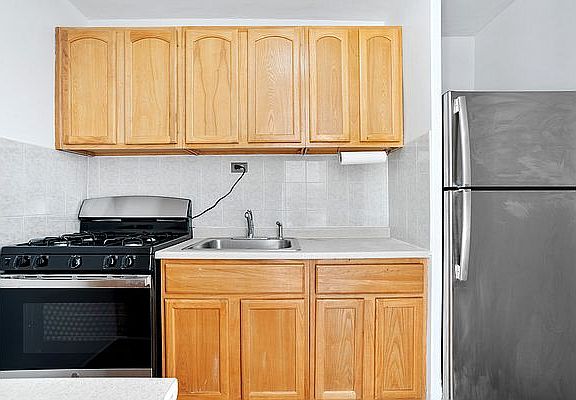 5th image of 333 E 30th St APT 12E