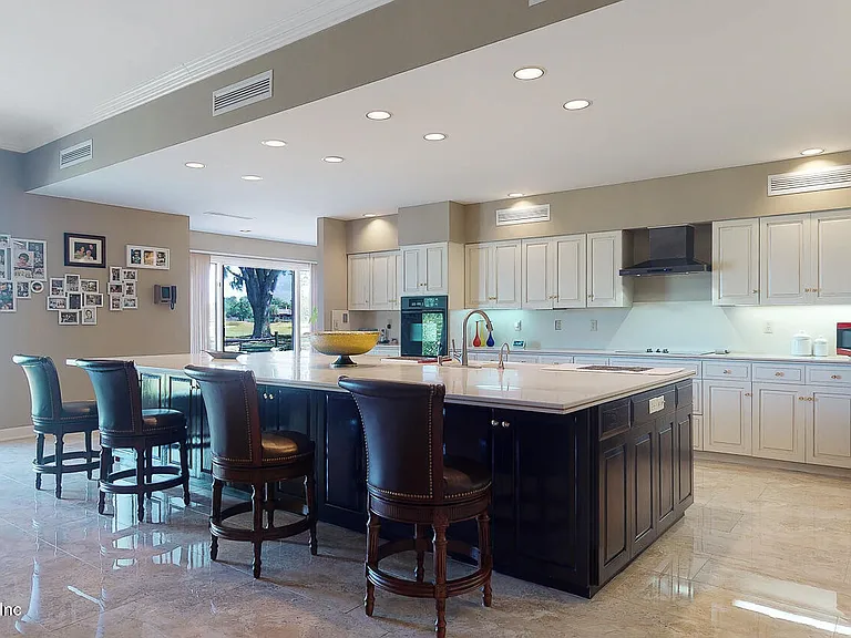 7987 Hollyridge Rd — Photo 39