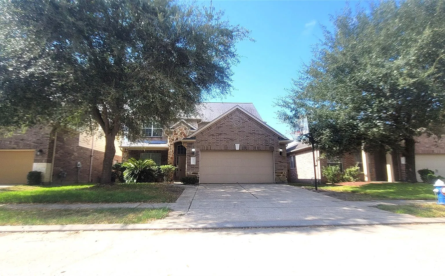 4 bed, 2.5 bath, 2622 sqft, $2,680 — Photo 1