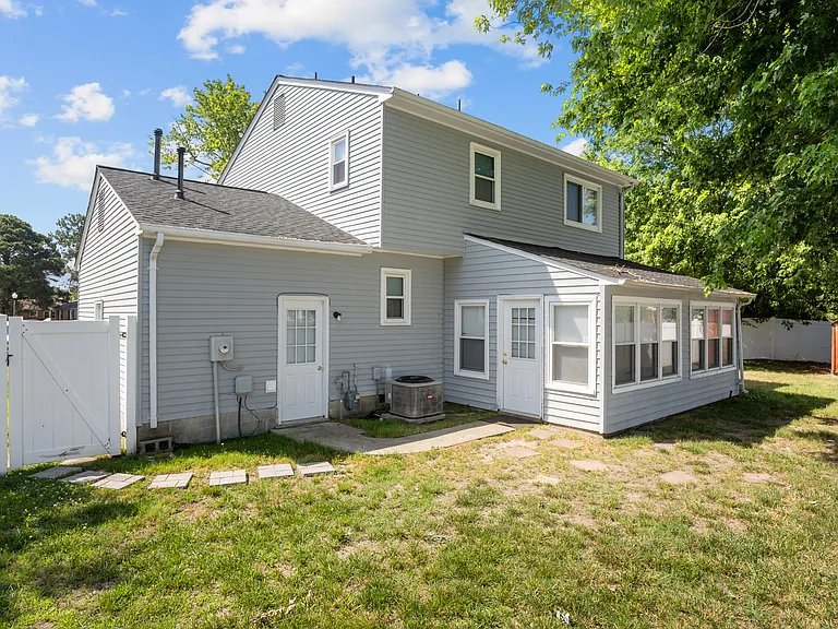1810 Mehrens Ct — Photo 6