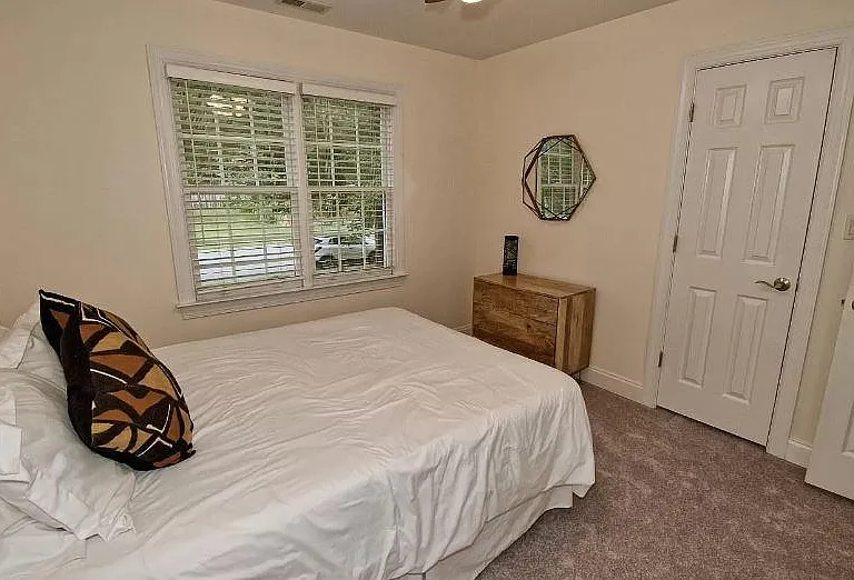 305 Caraway Ln — Photo 26