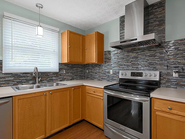 299 Iris Trail Dr — Photo 5