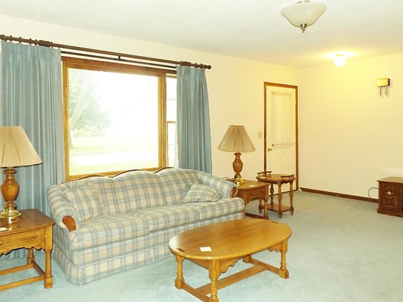 5th image of 701 Friar Tuck St