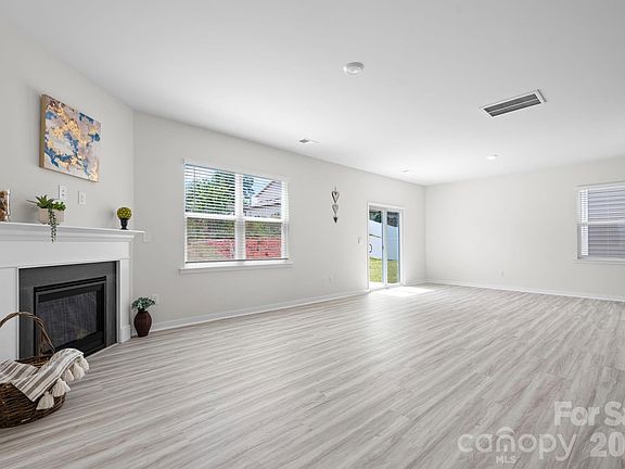 3rd image of 534 13th Avenue Dr NE
