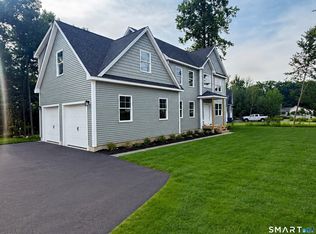 2 Town Line Dr, East Hampton, CT 06424