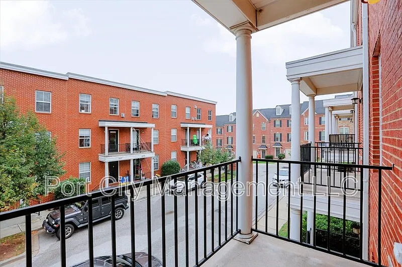 3 bed, 3.5 bath, 1839 sqft, $2,850 — Photo 4