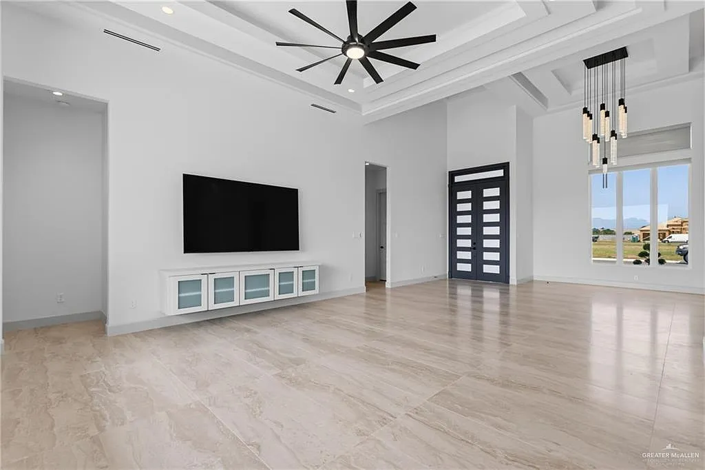 4 bed, 3.5 bath, 2200 sqft, $3,700 — Photo 3