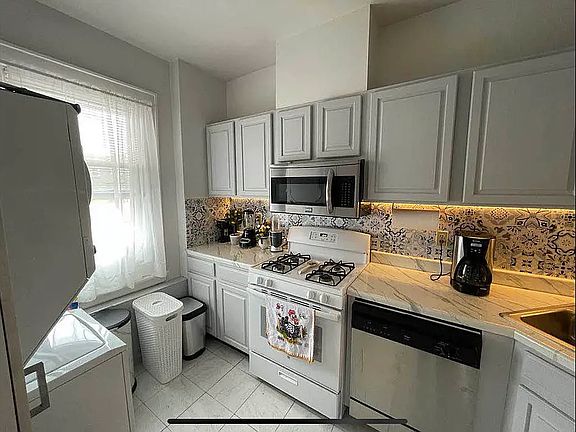 3rd image of 3153 47th St