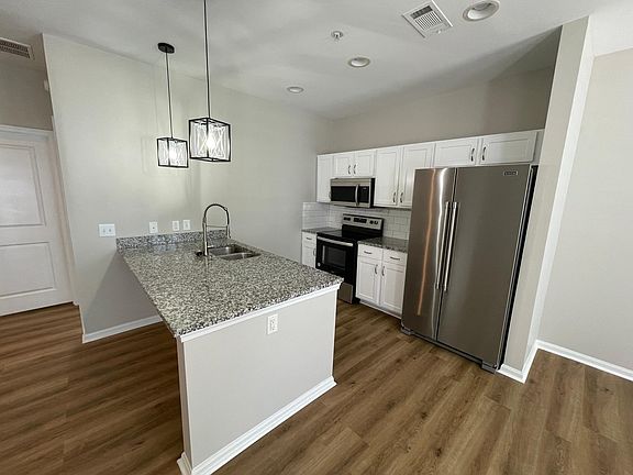 4th image of 240 Town Center Dr