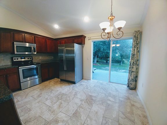 Kitchen/ Dining