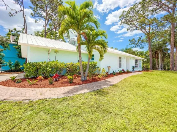 3925 Riviera CIR, BONITA SPRINGS, FL 34134