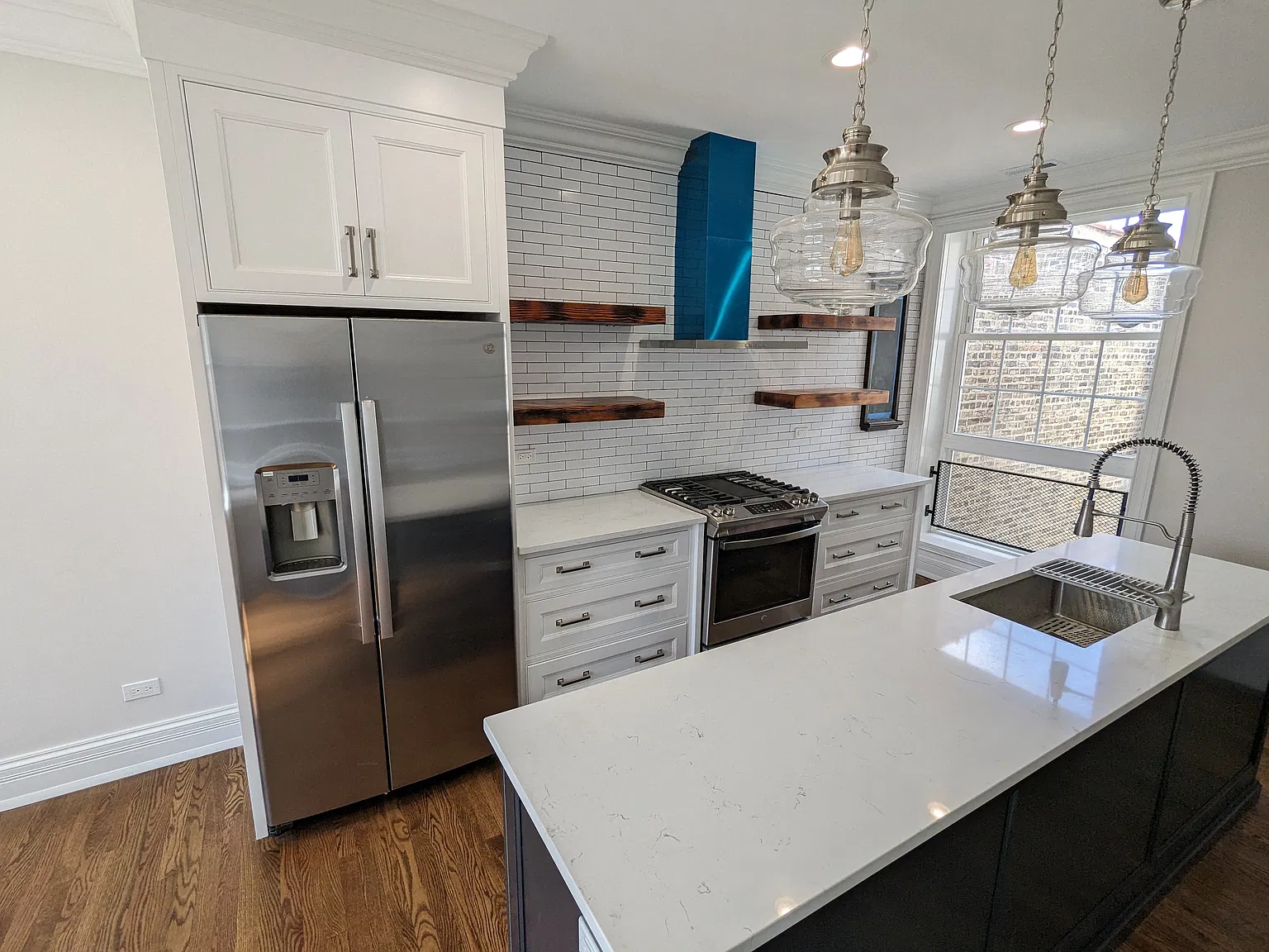 2 bed, 1100 sqft, $4,200 — Photo 2