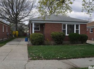 5636 219th St, Oakland Gardens, NY 11364