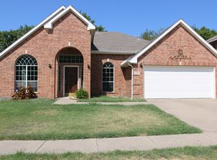 7525 Park Gate Dr, Fort Worth, TX 76137