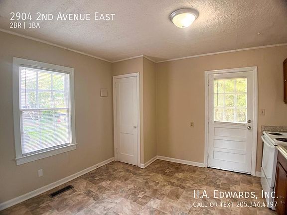 4th image of 2904 2nd Ave E