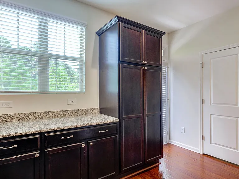 1637 Crafton Way — Photo 18