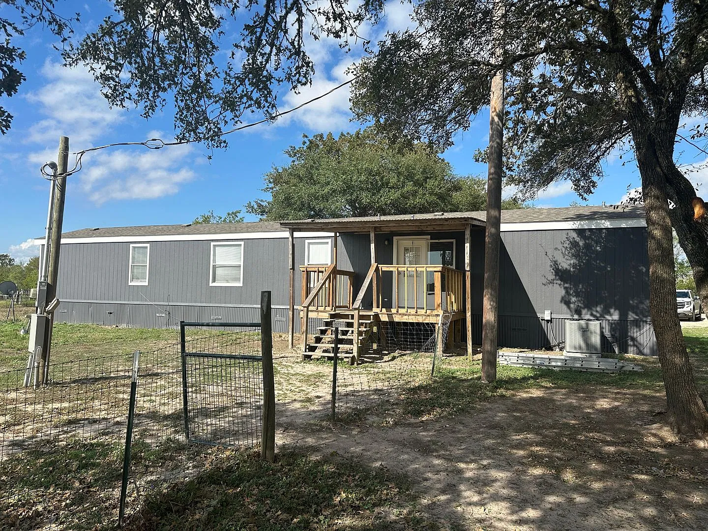 College Station - 3 Bedroom / 2 Bath Manufactured Home w/3 acres off FM 60 near TAMU! Horses Allo... — Photo 3