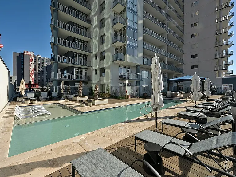 603 Davis St #1605 — Photo 30