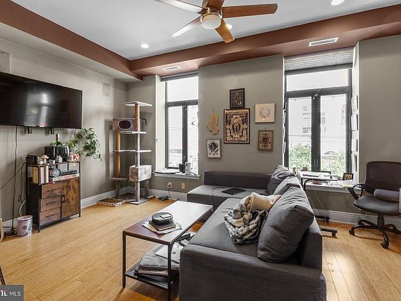 4th image of 530 W Girard Ave #2