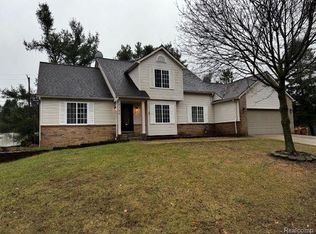 2120 Matthew St, Commerce Township, MI 48390