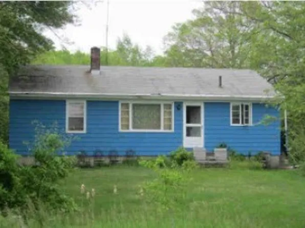 745 Bark St, Swansea, MA 02777