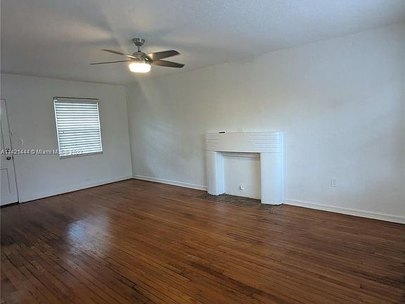4th image of 2145 Bay Dr APT 4