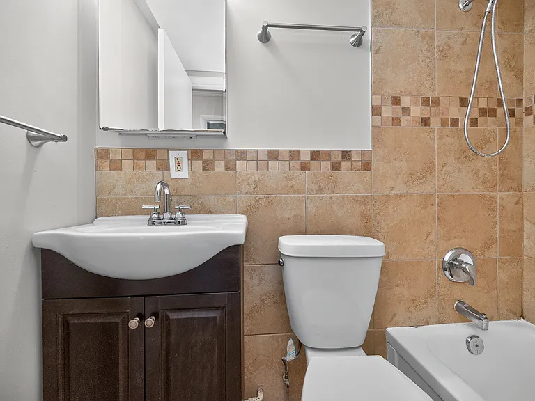 2x1A Classic Bathroom 2x1A Classic Bathroom