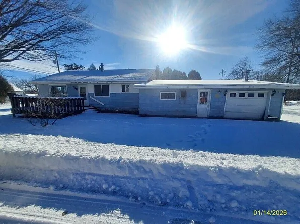 1203 36th Ave, Menominee, MI 49858