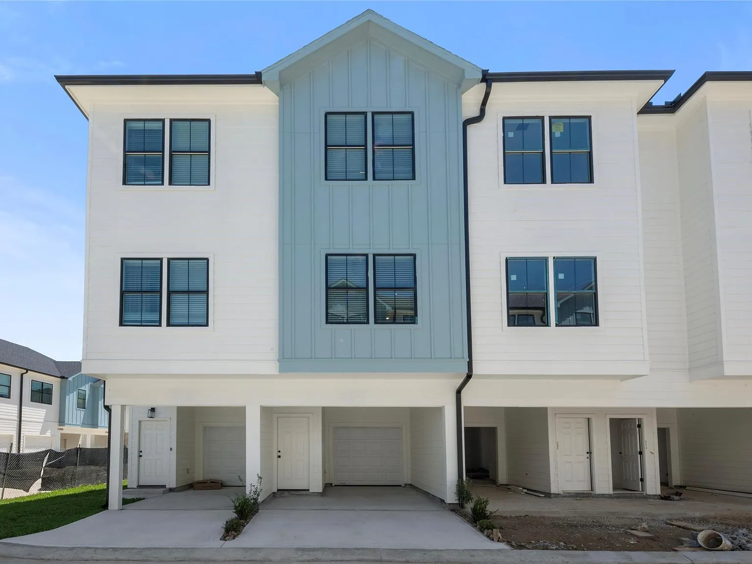 2 bed, 2.0 bath, 1200 sqft, $1,850 — Photo 2