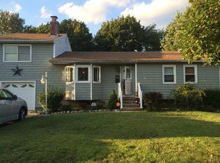 412 47th St, Lindenhurst, NY 11757