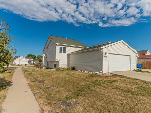2032 57th Ave S, Fargo, ND 58104