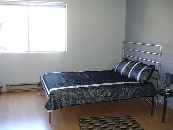 5th image of 381 Half Moon Ln APT 304
