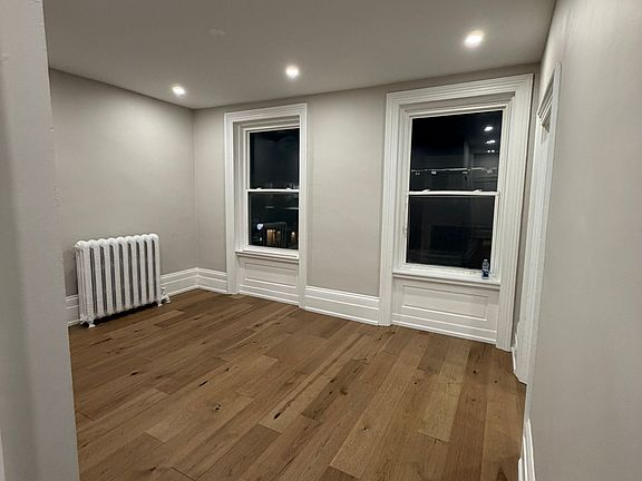 2nd image of 234 Lakeshore Rd E Unit 1