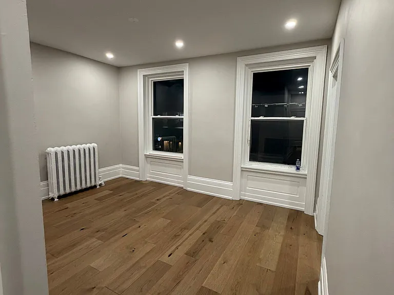 234 Lakeshore Rd E #1 — Photo 2
