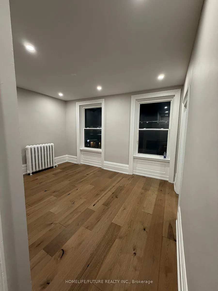 Building Photo - 234 Lakeshore Rd E #1
