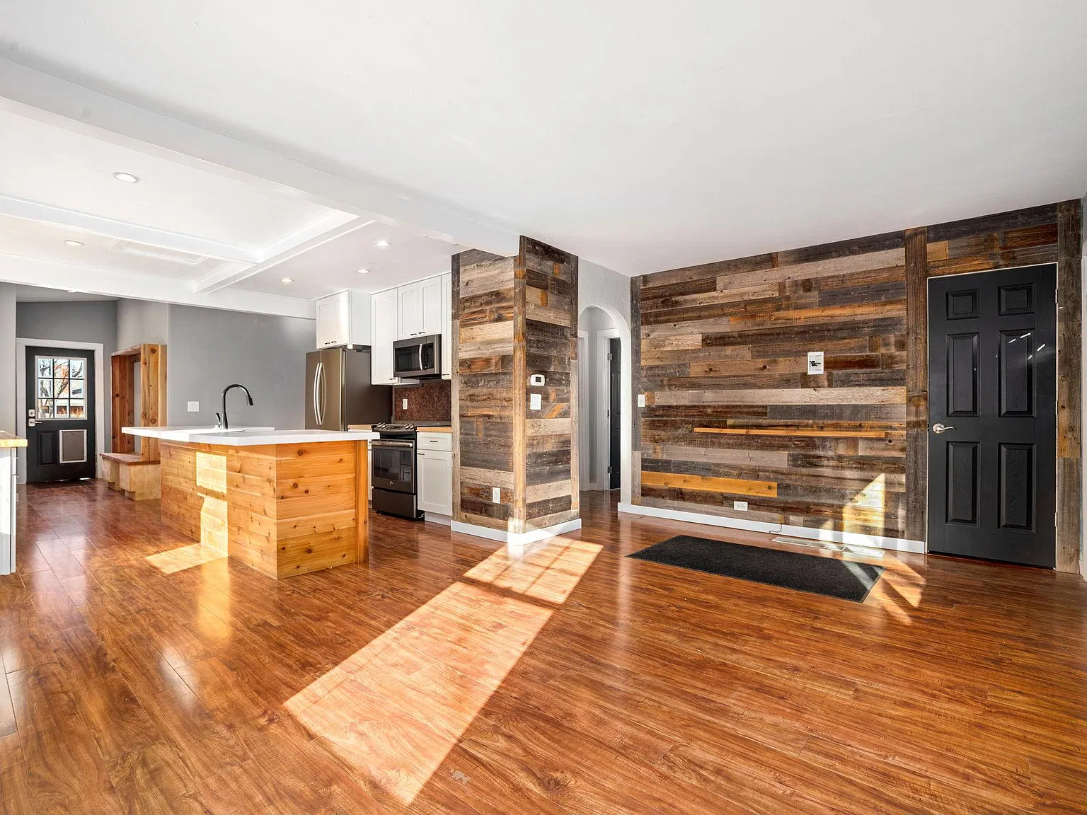 2 bed, 1102 sqft, $2,750 — Photo 3
