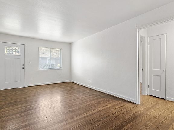 4th image of 904 W 21st St #956-07