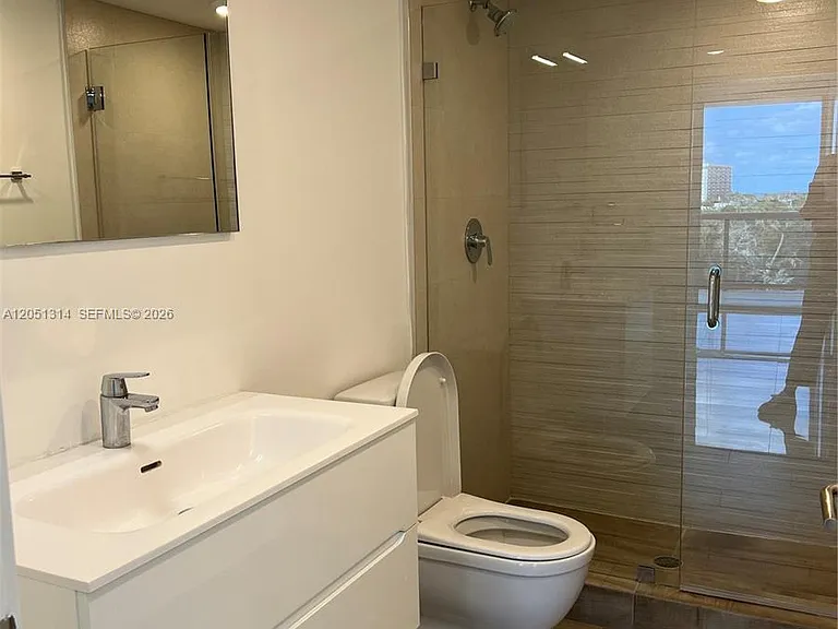 9261 E Bay Harbor Dr #604 — Photo 6