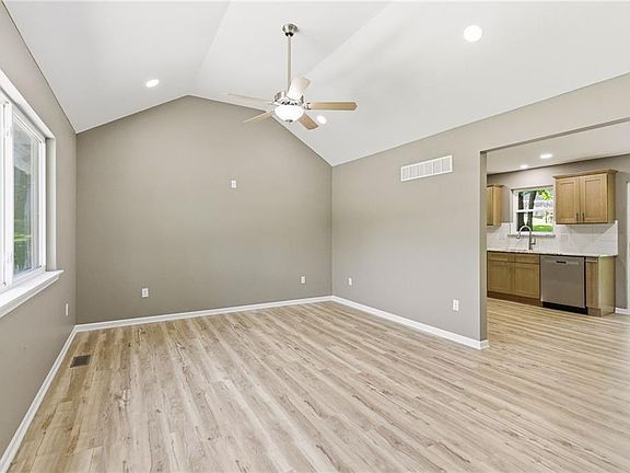 5th image of 4211 Leavenworth Rd