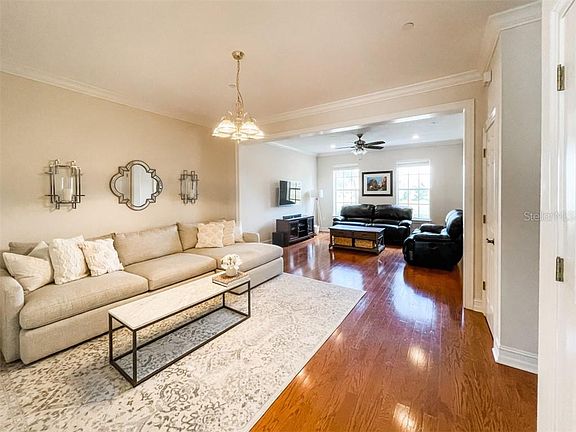 3rd image of 970 Fern Ave