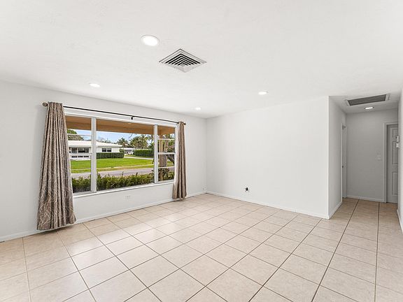 5th image of 360 NE 23rd Way