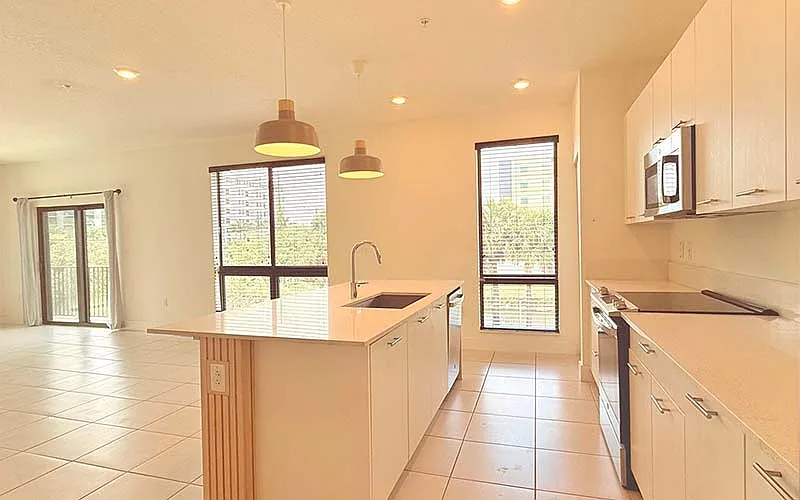 3 bed, 1334 sqft, $3,300 — Photo 2
