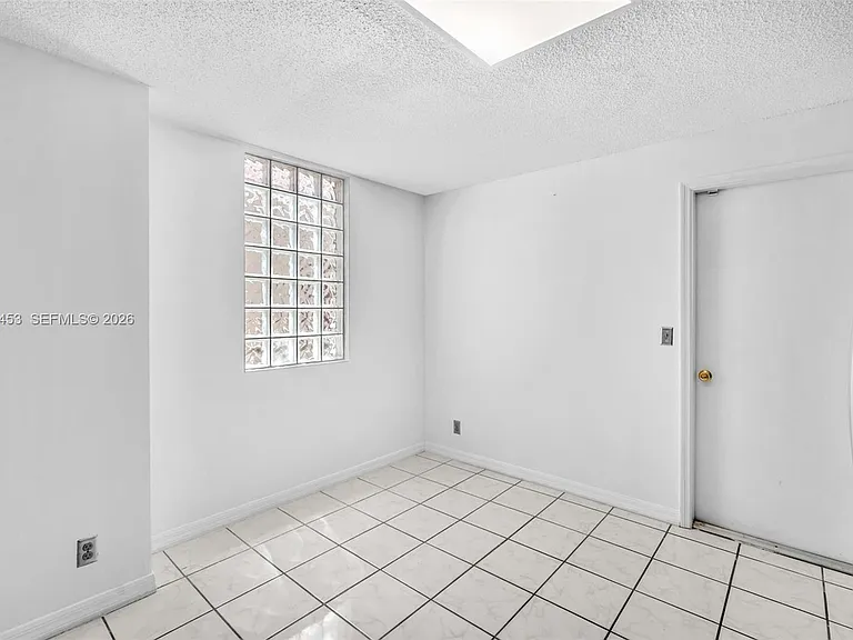 800 Sorrento Dr #2 — Photo 18