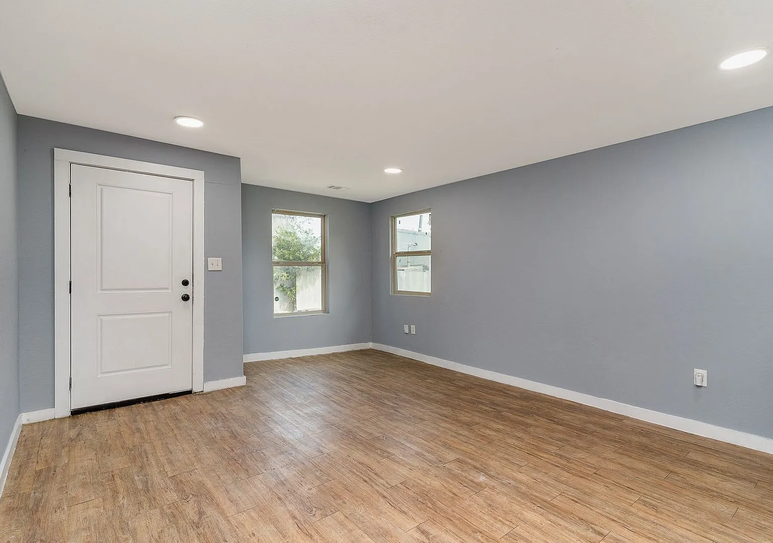 Spacious 4-Bedroom Home with Modern Finishes Owenwood, Dallas — Photo 3