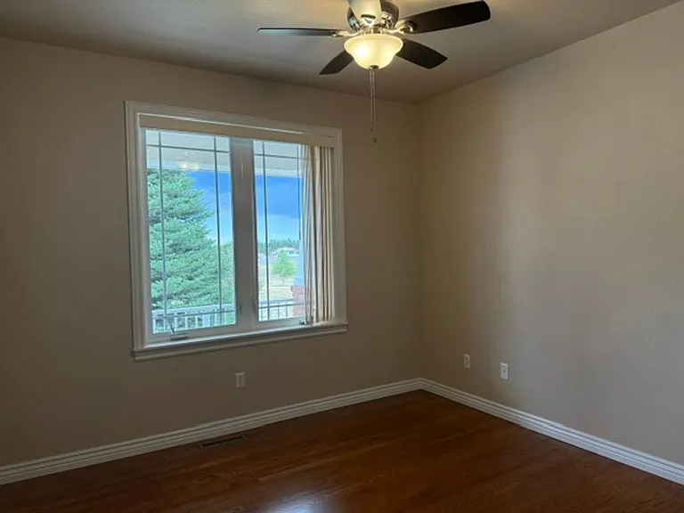 400 Sterling Dr — Photo 4