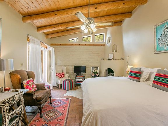 Bedroom with a door to the second courtyard.