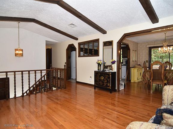 5th image of 17 Sherri Dr