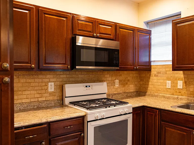505 Denison St — Photo 20
