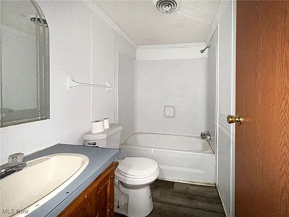 5th image of 84 Harold Dr